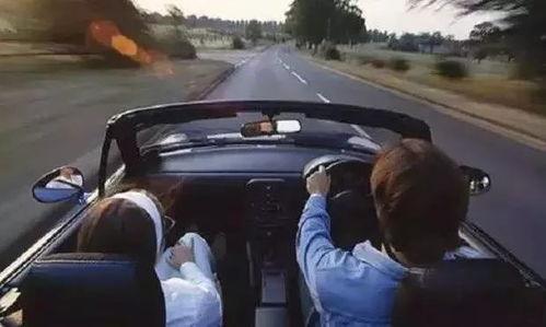 主驾驶靠左吃瓜,左侧行驶中的“吃瓜”趣事