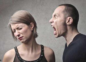 吃瓜一女两男海伦斯下载,一女两男的爱恨纠葛，瓜田里的情感漩涡